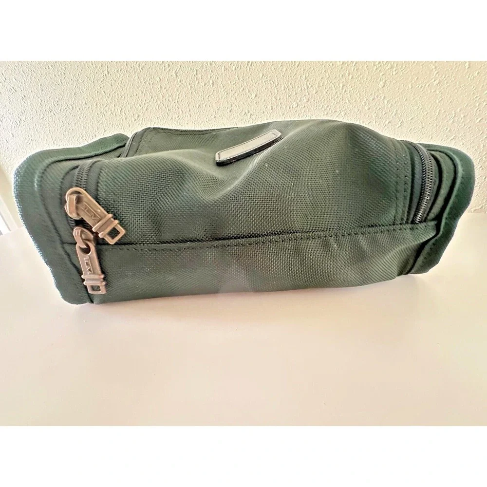 Tumi Case Zippered Travel Dark Green Canvas Unisex Accessory Cosmetic Hang fob